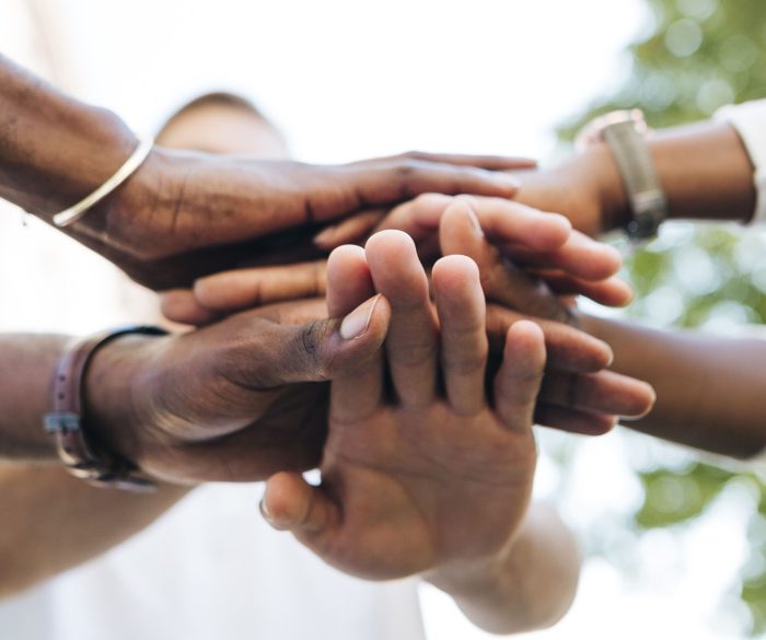 intercultural-hand-shake-outdoor (1)